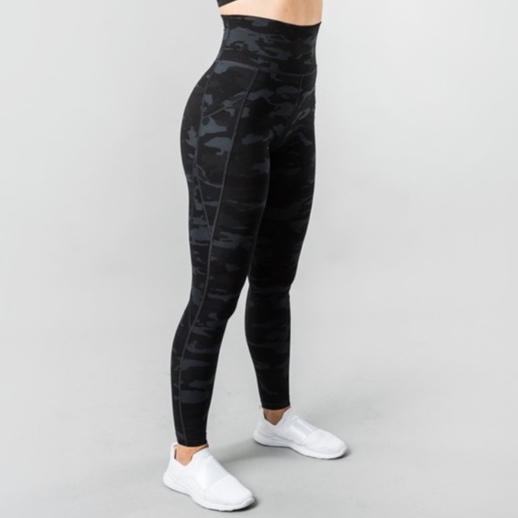 Alphalete Pants & Jumpsuits Alphalete Surface Pocket Leggings Black